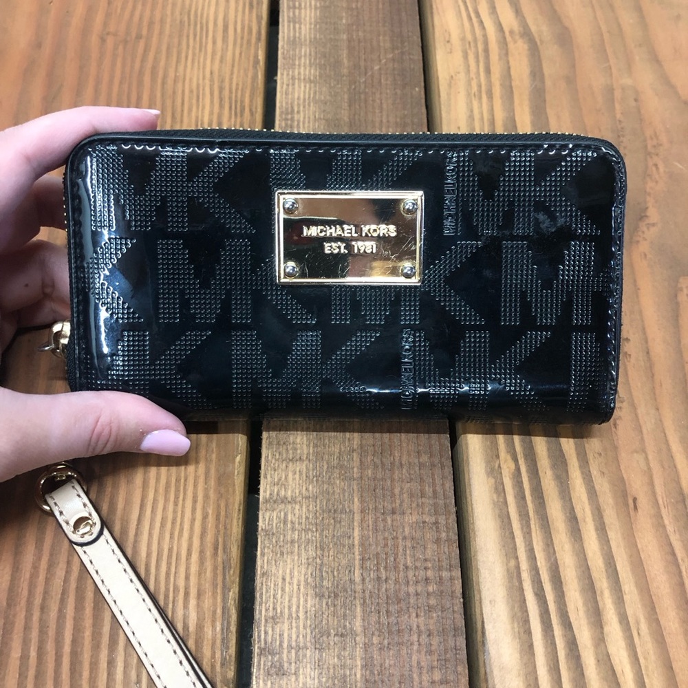 Michael Kors black wallet - Picture 4 of 11